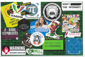 Carte postale artistique recouverte de stickers militants sur fond de code binaire vert : logos XMPP, La Quadrature du Net, Apache, avertissements anti-publicité, "Do Not Feed The Google", "Don't The Internet", ROOT 66, RMLL 2017, et diverses références à la culture hacker et aux libertés numériques.