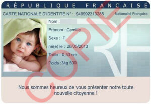 Exemple : Sur une Fausse CNI française au nom de Camille, avec photo d'un bébé, née le 28 mai 2013, taille 53 cm, poids 3,5 kg. Filigrane créé avec ImageMagick visible "COPIE" en diagonale.
