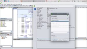 Capture d’écran de l’interface de Ghidra montrant un projet en cours d’analyse, avec les panneaux "Program Trees", "Symbol Tree" et "Data Type Manager", une vue hexadécimale du code, ainsi qu’un résumé des résultats d’import dans le navigateur de code.