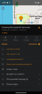 Capture d'écran OsmAnd affichant la fiche détaillée du « Camping Municipal de Samoreau », avec deux numéros de téléphone, adresse e-mail, site web, type de surface (herbe) et coordonnées GPS 48.42267° N, 2.74793° E.