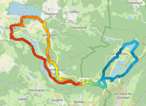 Carte du tracé de la randonnée en boucle « Tour des 7 cascades du Hérisson et des 7 lacs » dans le Jura, avec un dégradé de couleurs rouge-orange-jaune-vert-bleu indiquant le dénivelé ou la vitesse, autour des villages de Doucier, Bonlieu et Le Frasnois.