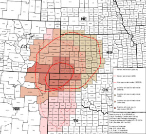 Carte thématique par comtés des États du Colorado, Kansas, Oklahoma, Texas et Nouveau-Mexique, représentant les zones d'érosion éolienne sévère et très sévère durant le Dust Bowl entre 1935 et 1938, avec deux ellipses rouges délimitant les épicentres.