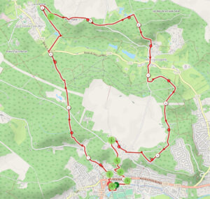 Carte topographique OpenStreetMap avec un itinéraire de randonnée tracé en rouge formant une grande boucle au départ de Chevreuse, traversant Saint-Lambert-des-Bois, La Lorinterie, Milon-la-Chapelle et la Forêt domaniale du Claneau, avec des points de passage numérotés.