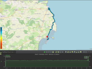Carte du tracé GPX du premier jour de randonnée, reliant Saint-Vaast-la-Hougue à Barfleur en longeant le littoral est de la presqu'île du Cotentin sur environ 16 km, avec profil altimétrique quasi plat enregistré le mardi 13 mai 2025.